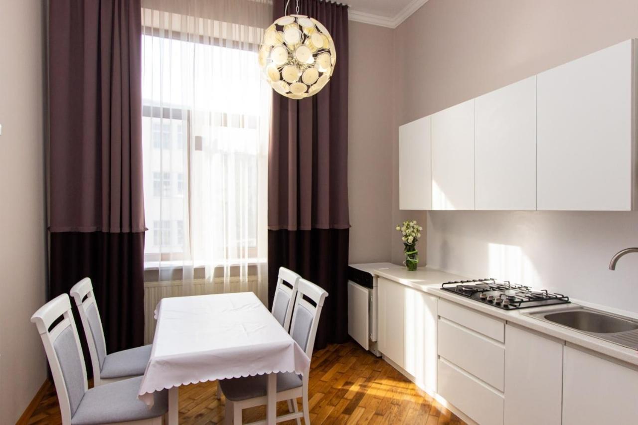 Апартаменти В Центрі Міста İvano-Frankivsk Dış mekan fotoğraf